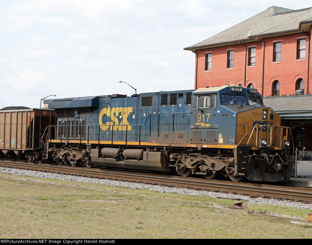 CSX 917 is the rear DPU on train C381-16